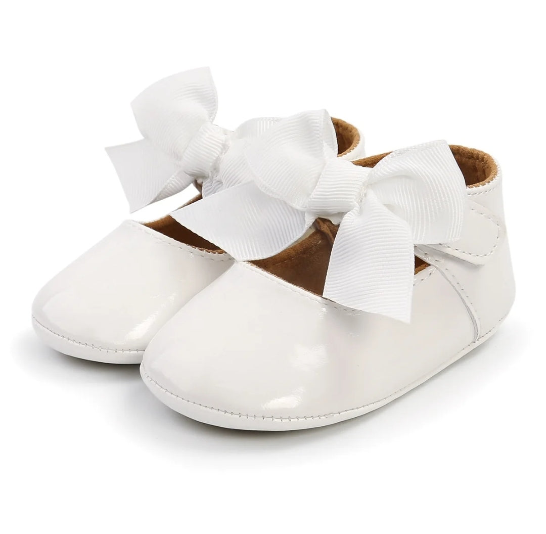 Acc. Zapatito charolado con moño