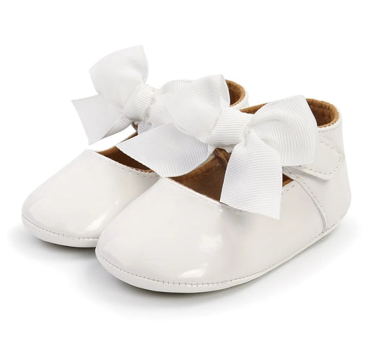 Acc. Zapatito charolado con moño