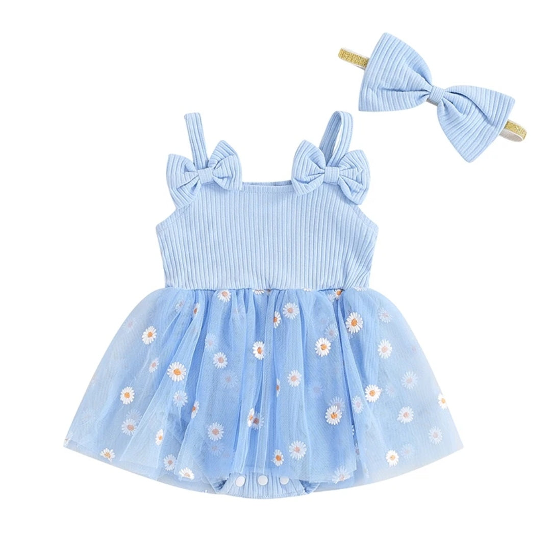 Body vestido con detalles de margaritas + boina