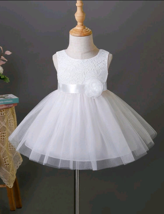 Vestido blanco de tul y cinto