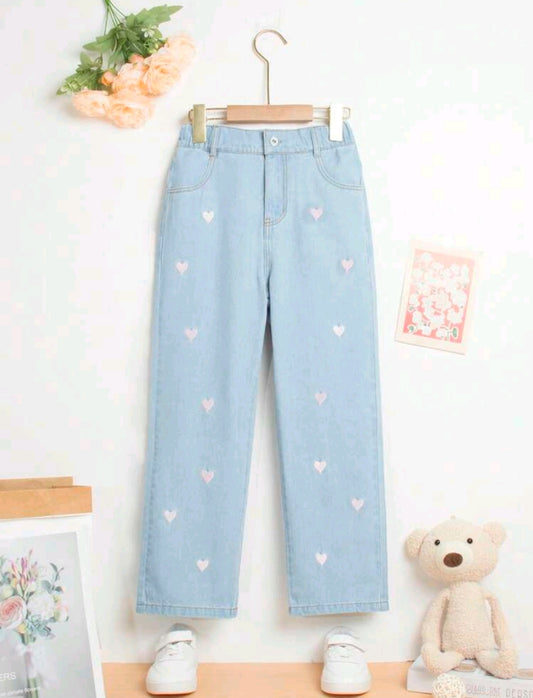 Pantalón de jeans con bordados de corazón