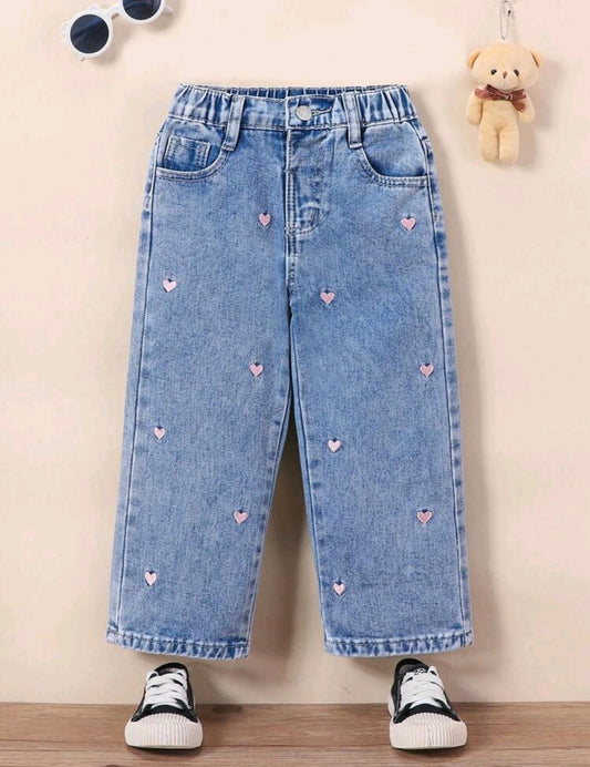 Pantalón de jeans con bordados de corazón