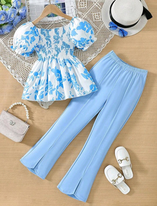 Blusa estampada + pantalón acampanado