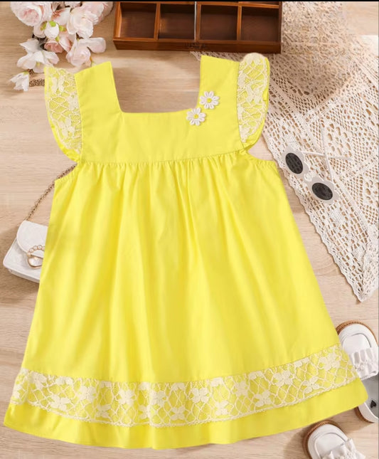 Vestido amarillo con bordados