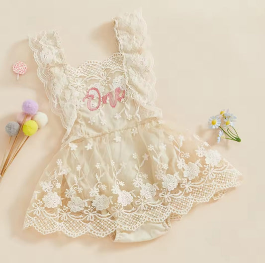 Body vestido one de renda