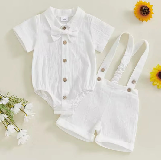 Body de lino con moño y short con tirantes