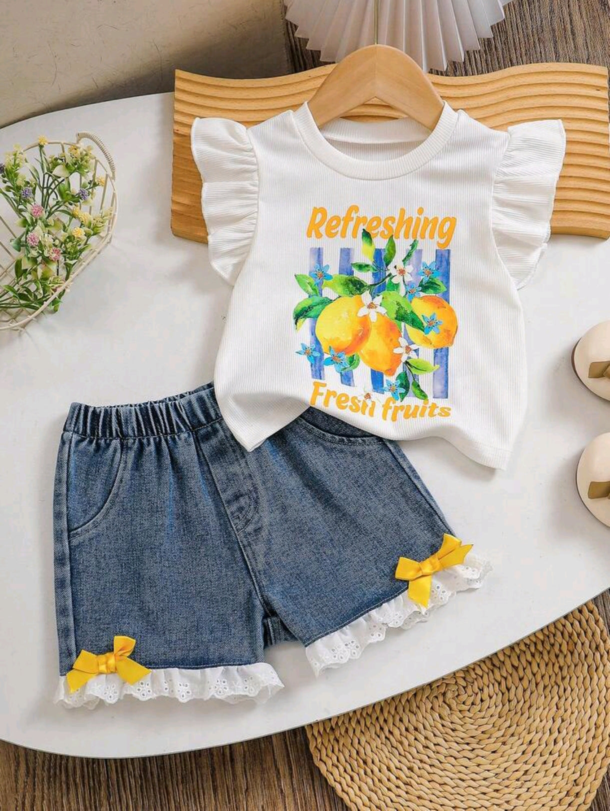 Blusa mangas mariposas con estampado de limón+ short de jeans