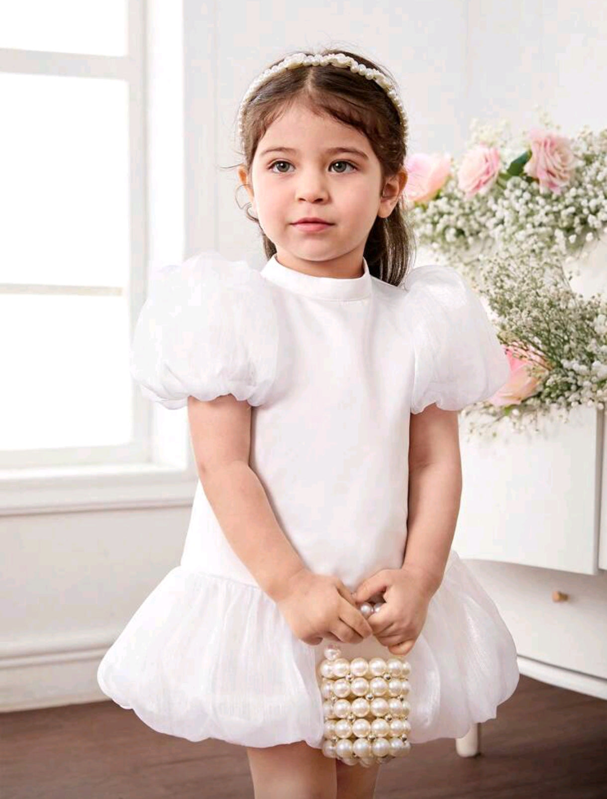 Vestido blanco con mangas de Globo