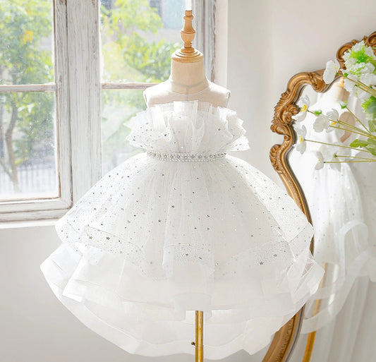 Vestido Elegante Blanco Con brillos y cola larga