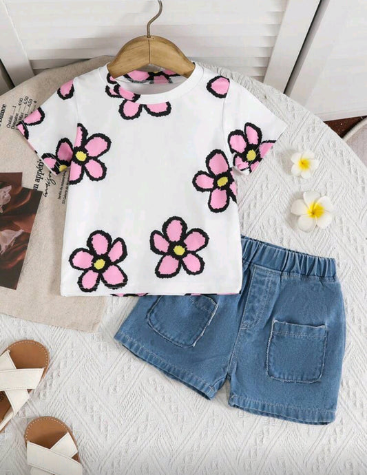 Remera estampada + short de jeans.