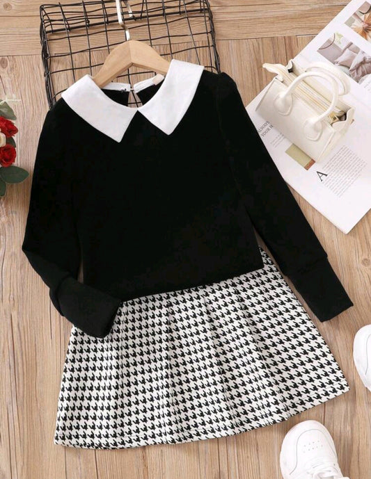 Mangas largas con cuello+ falda plisada