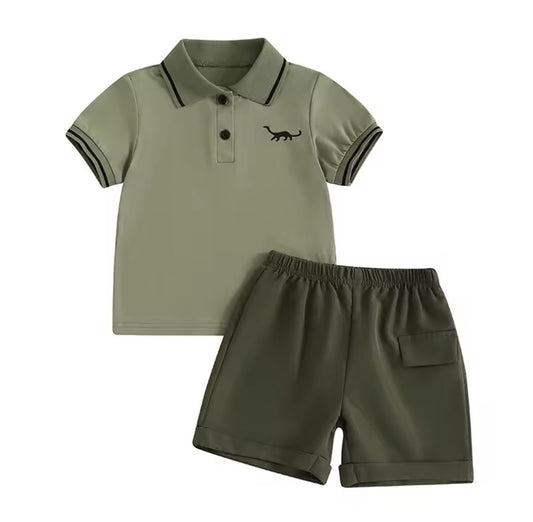 Remera con cuello tipo polo + short