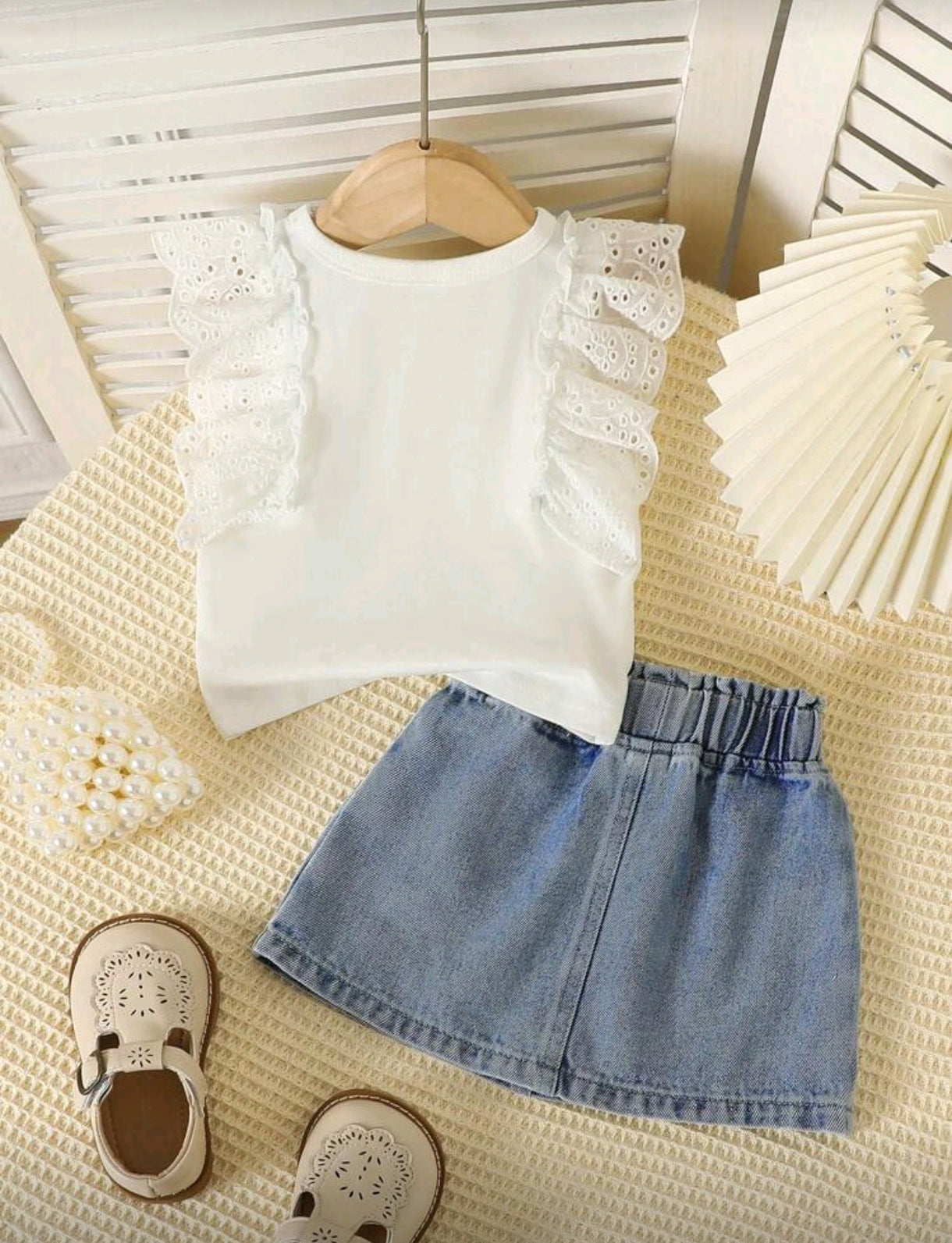 Blusa con detalles en la mangas+ falda de jeans