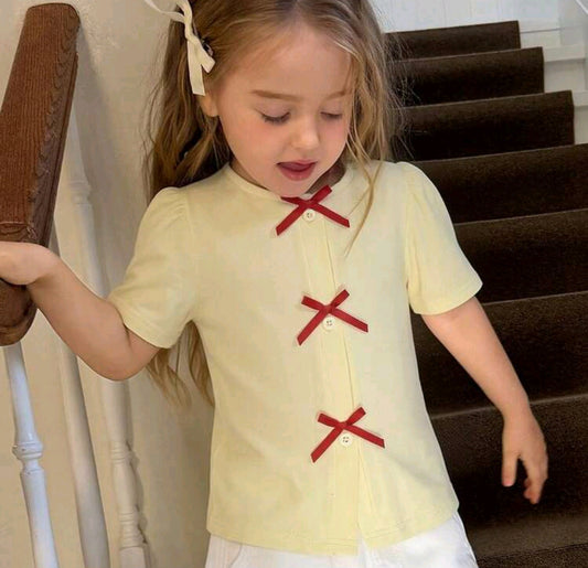 Blusa amarilla con moñitos