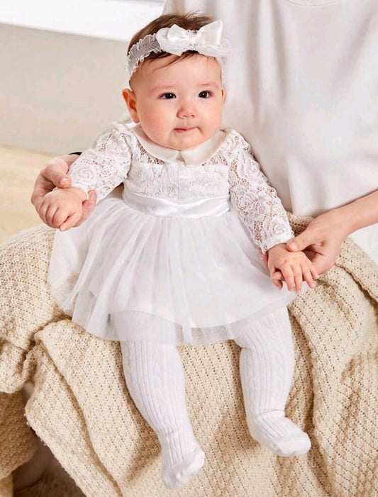 Vestido bebé blanco con mangas de renda