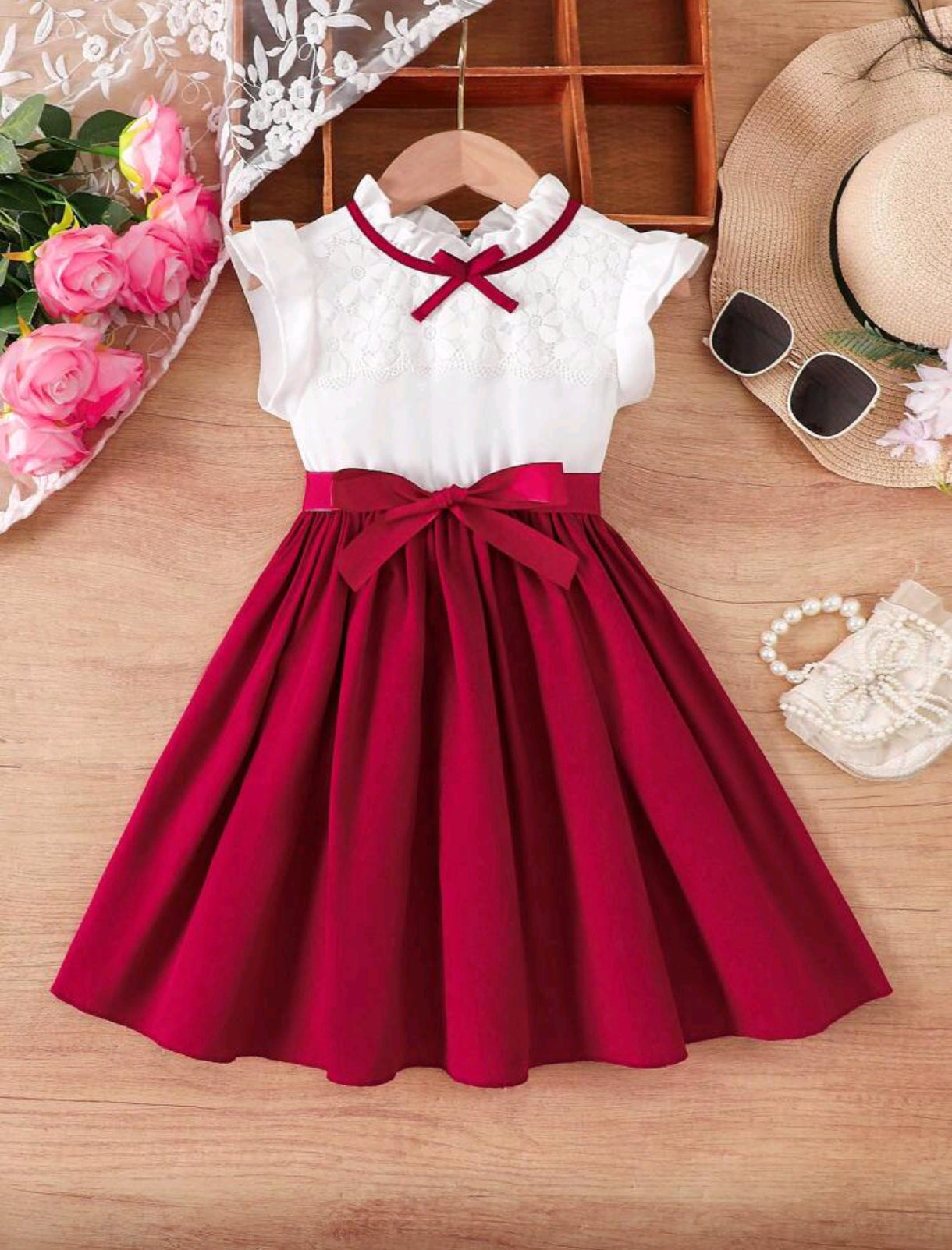 Vestido de media manga con encajes