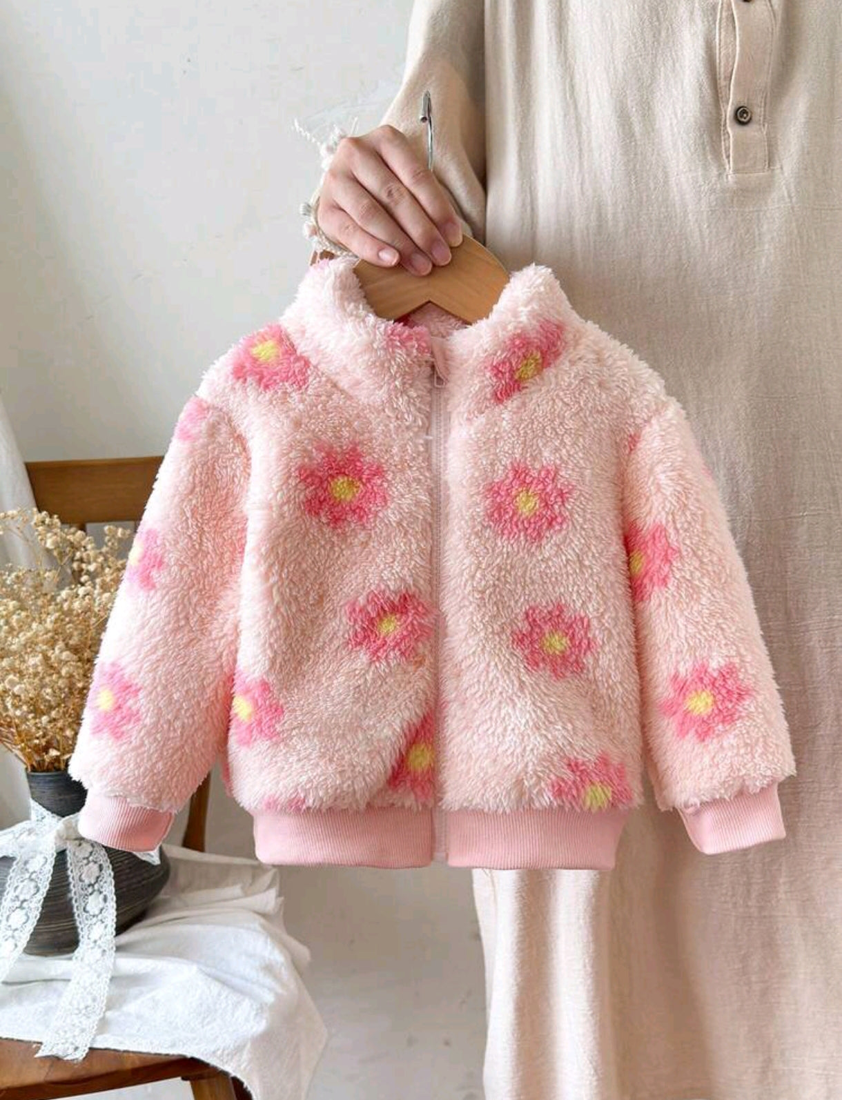 Abrigo con cierre y con estampa floral