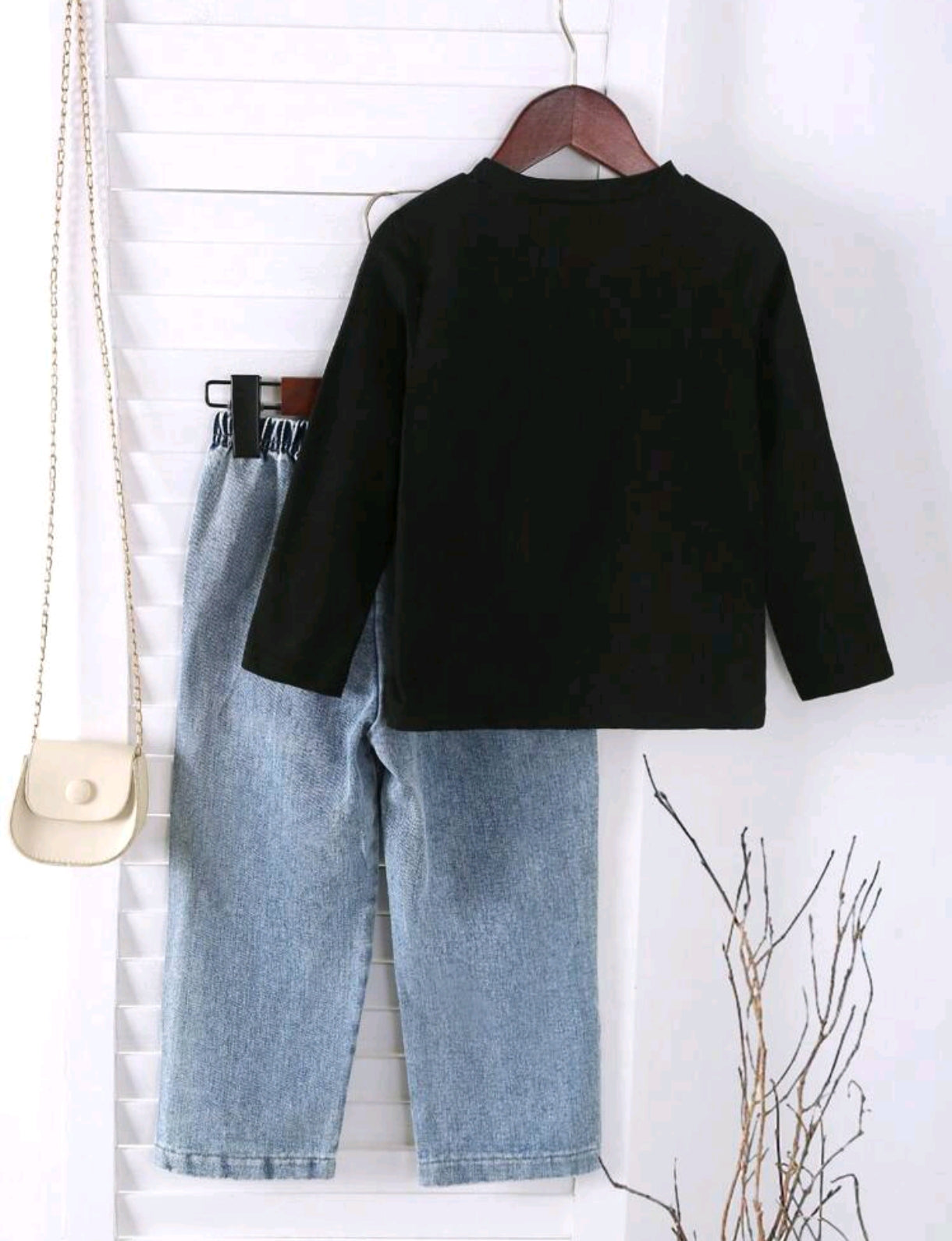 Blusa mangas largas + pantalón de jeans con moños