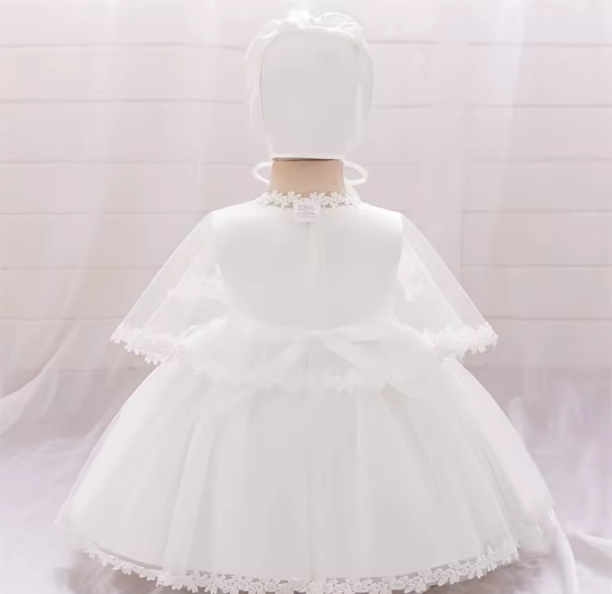 Vestido Blanco sin mangas con encaje+ gorrito
