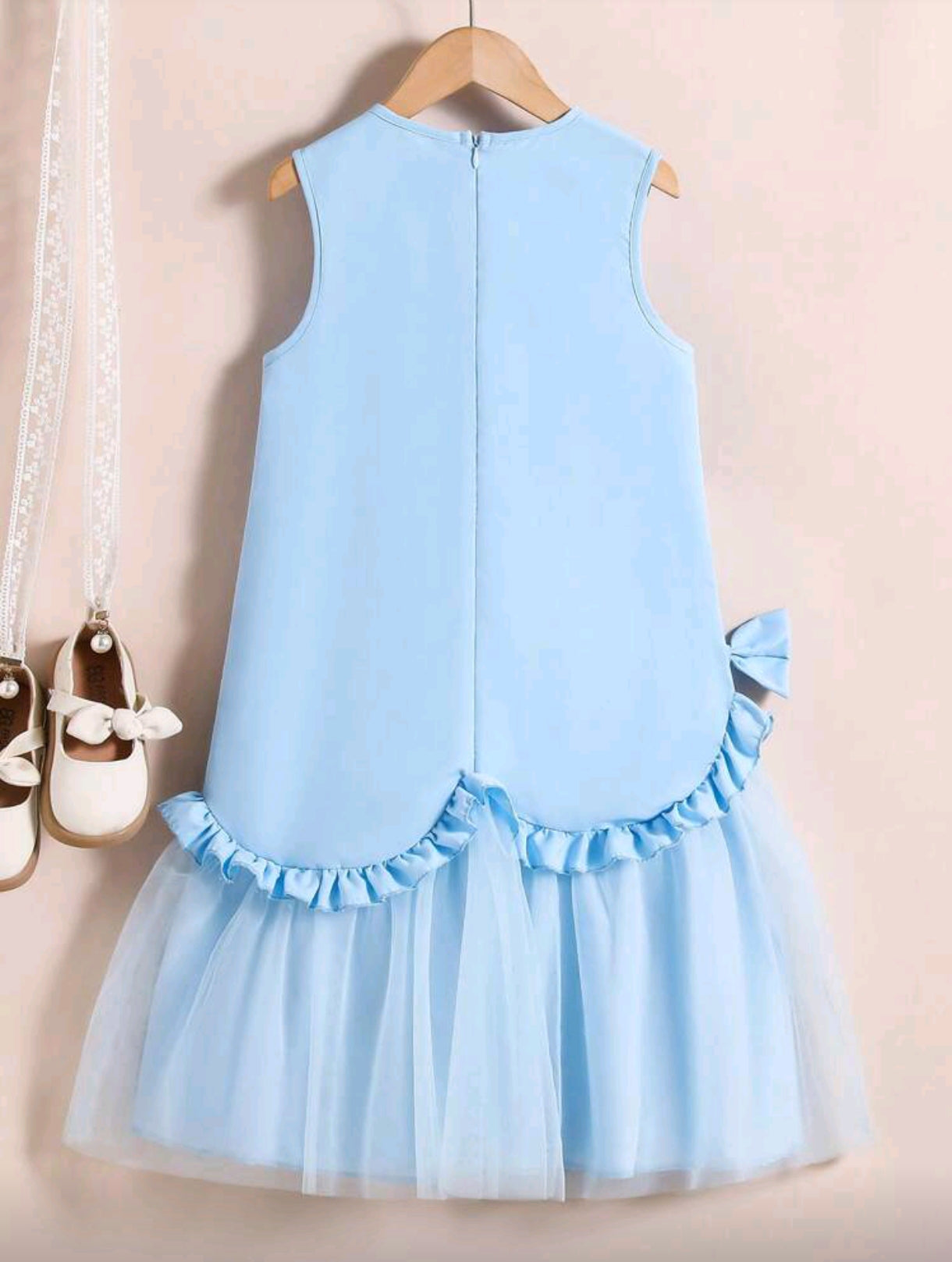 Vestido sin mangas con tul