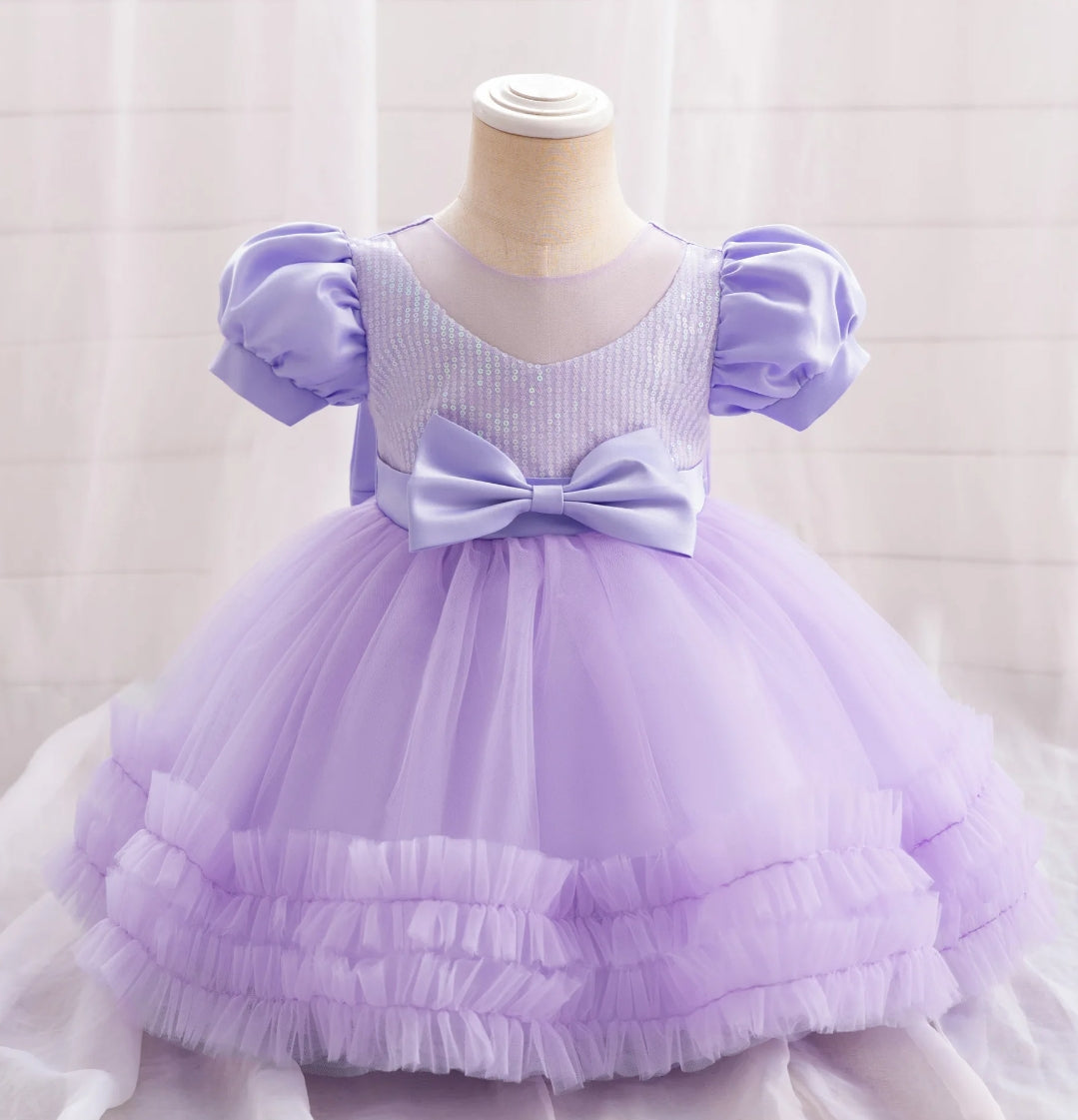 Vestido Elegante, mangas princesas y detalles de lentejuelas