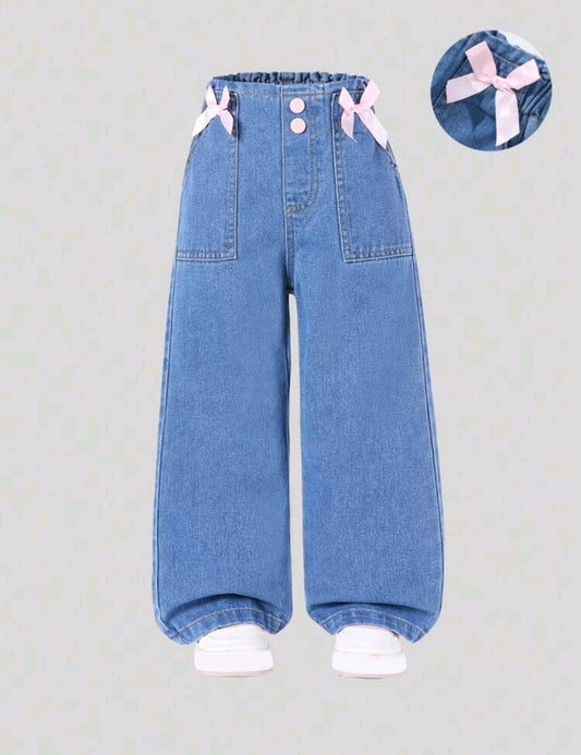 Pantalón de jeans con bolsillo y detalles en moños