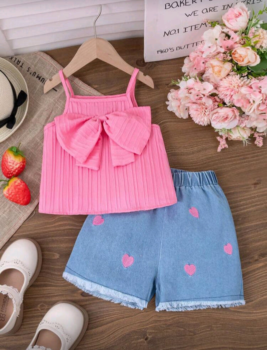 Blusa de tiritas con moño+ short de jeans con bordados de corazones