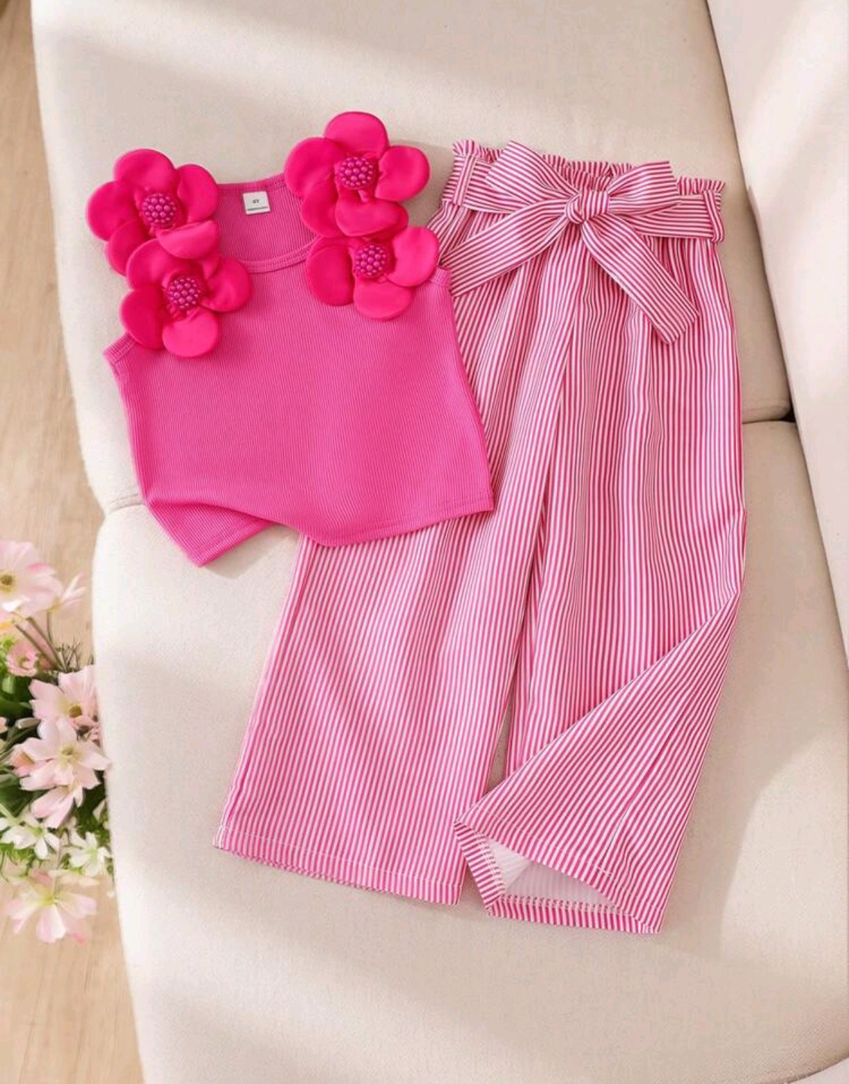 Blusa con flores + Pantalón con cinto