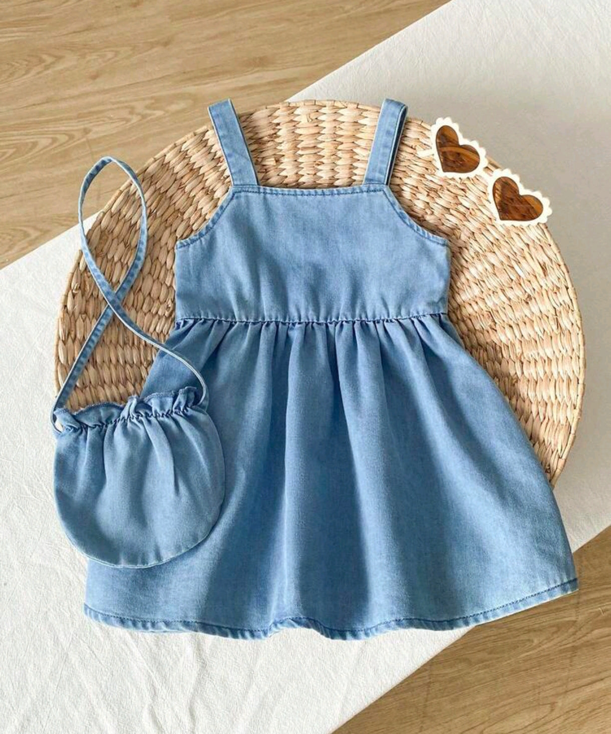 Vestido de jeans bebé con bordados de frutillitas + bolsito