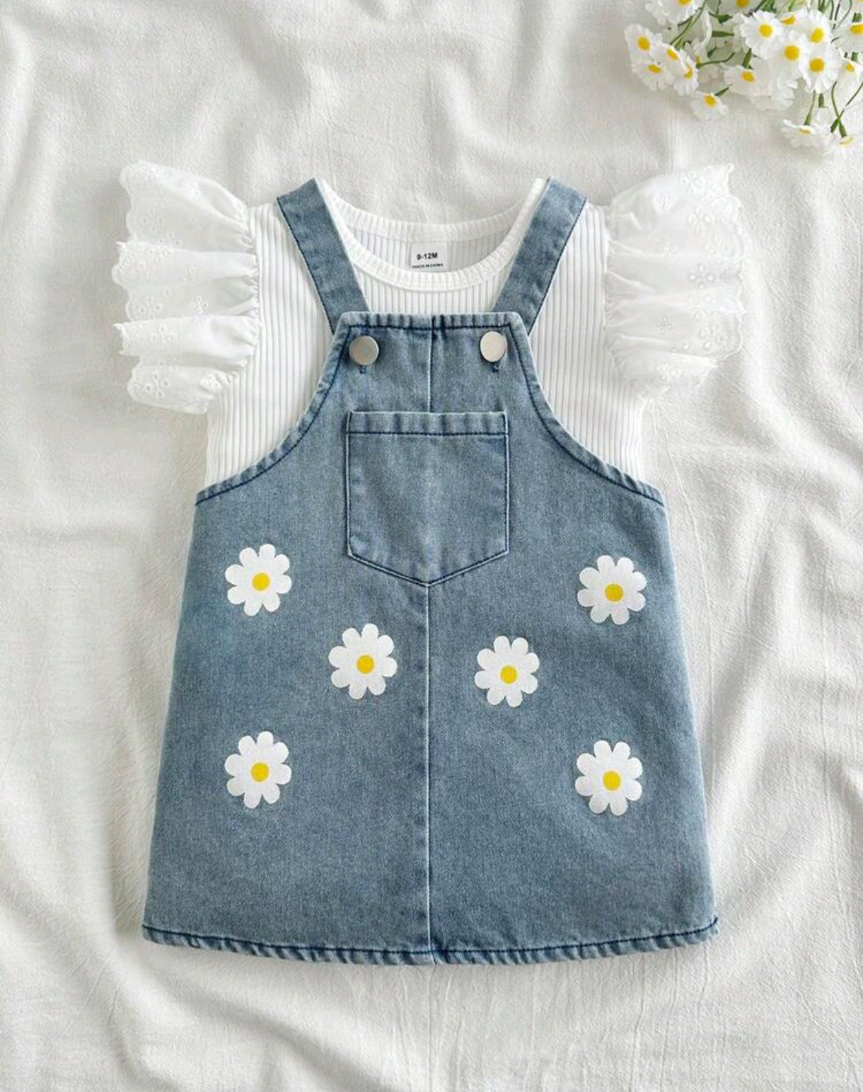 Blusa acanalado+ vestido de jeans con flores