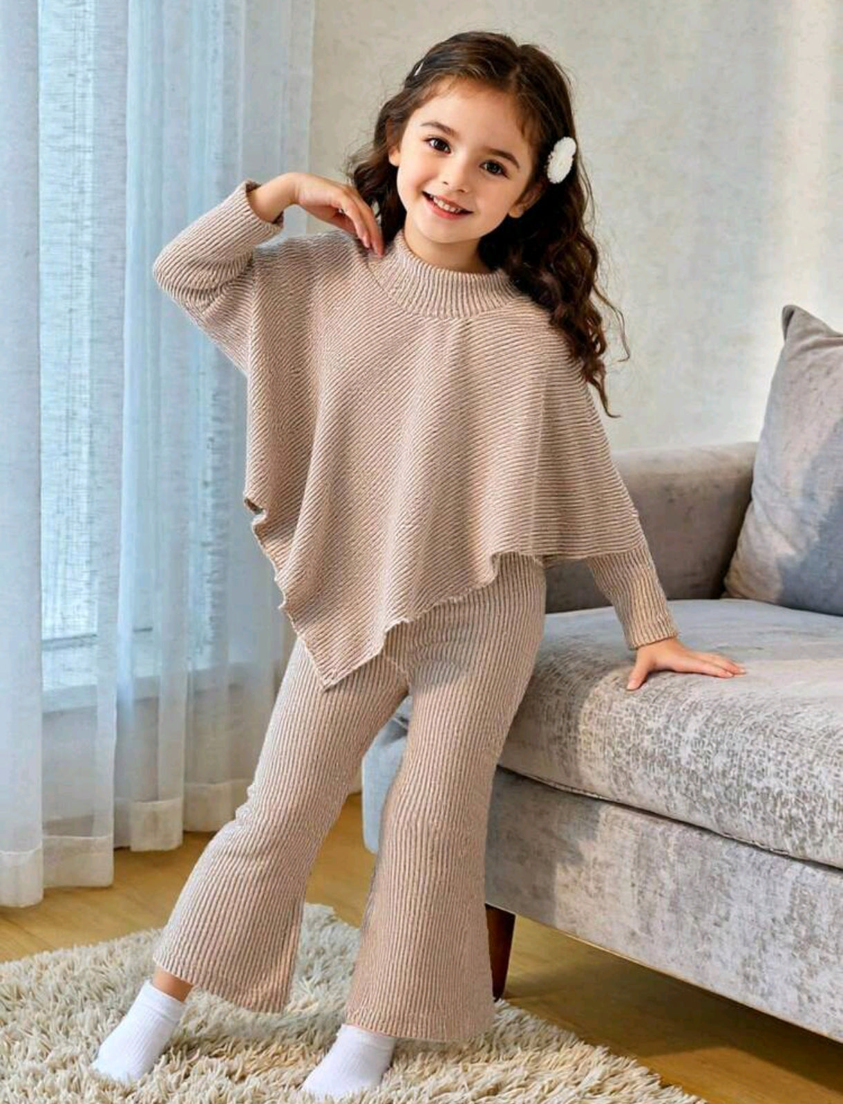 Abrigo asimétrico de hilo + pantalón acampanado