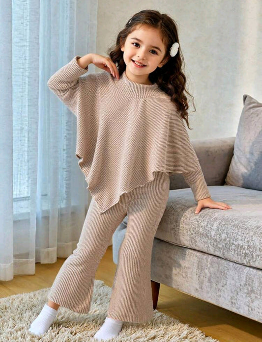 Abrigo asimétrico de hilo + pantalón acampanado