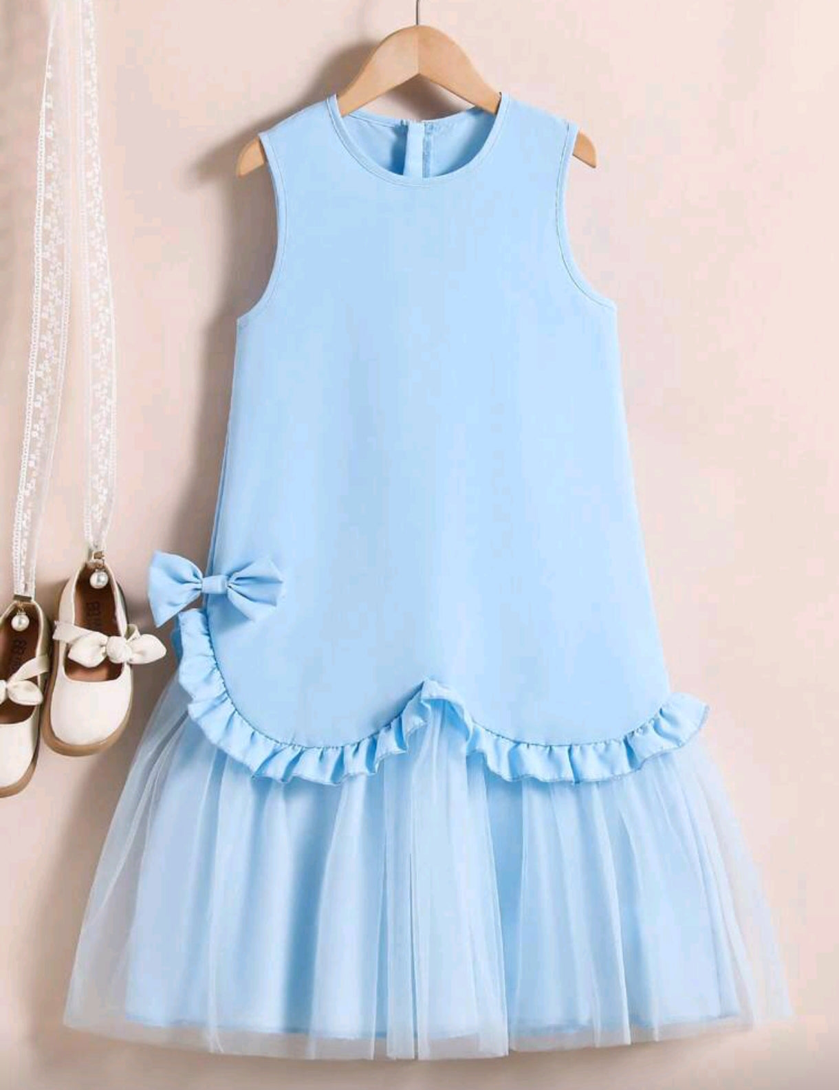 Vestido sin mangas con tul
