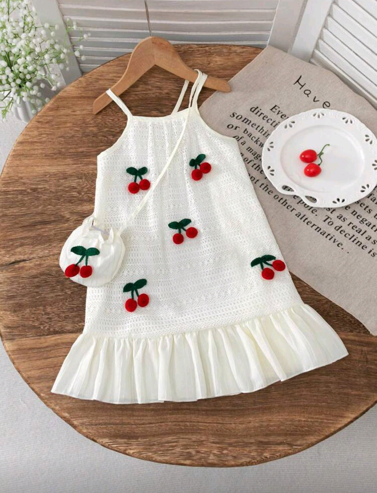 Vestido de tiritas con detalles de  cereza + bolsito