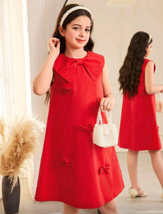 Vestido chic sin mangas con cuello y detalles en moños