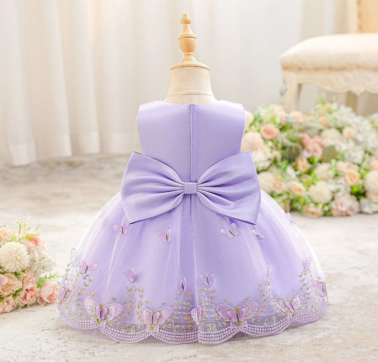 Vestido Elegante con detalles en mariposas