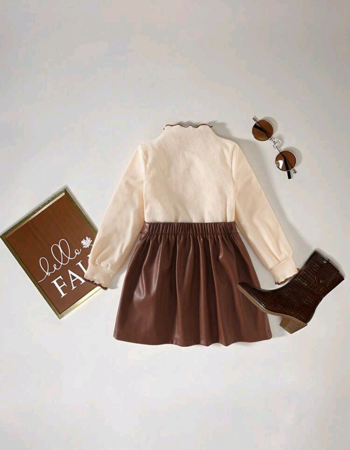 Mangas Largas + Falda de cuerina
