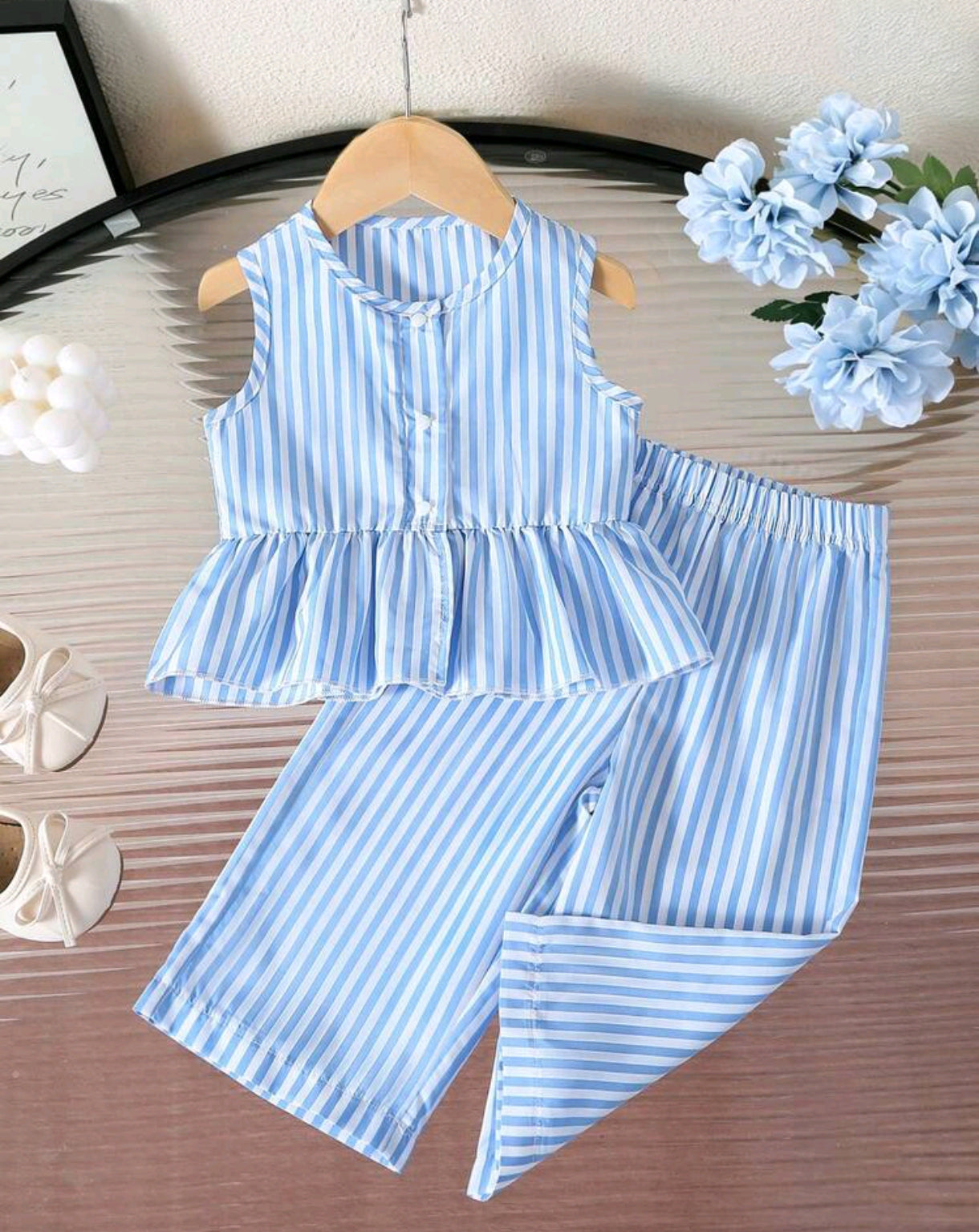 Blusa sin mangas+ pantalón a rayas