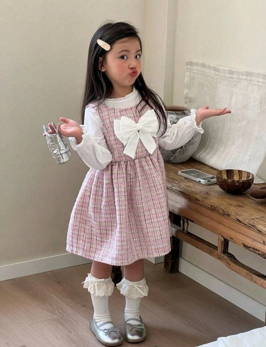 Mangas largas liso + Vestido Tweed con moño blanco