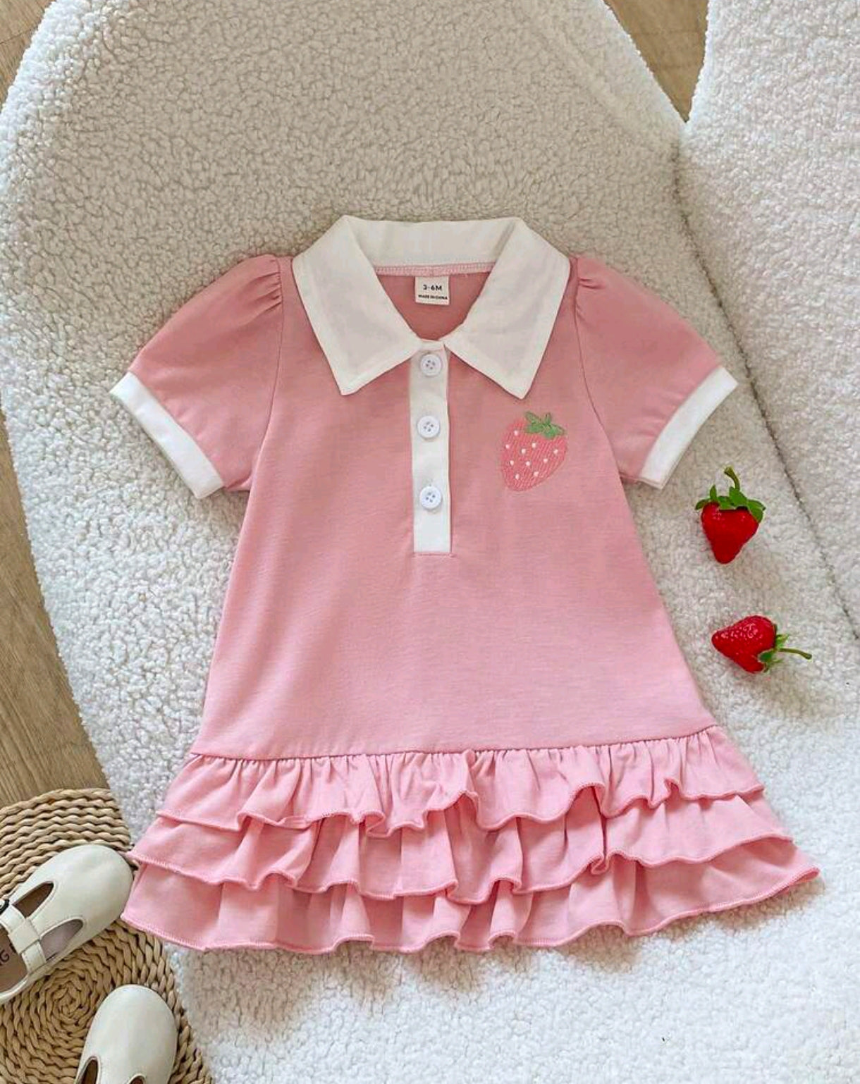 Vestido para bebé casual con diseño de frutilla