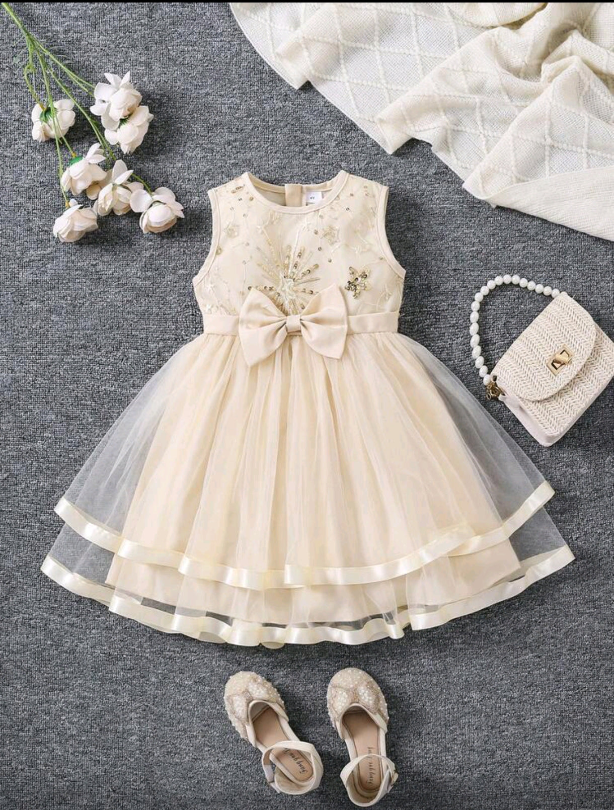 Vestido elegante sin mangas con lentejuelas