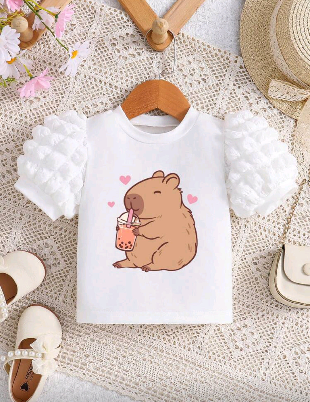 Blusita mangas abullonadas con diseño de capibara