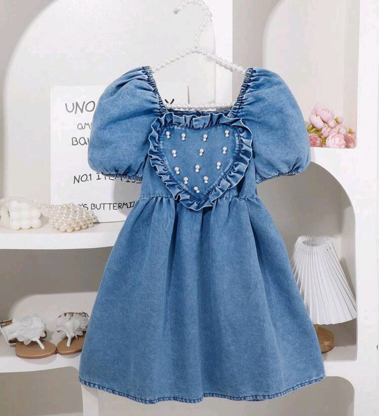 Vestido de Jeans con mangas abullonadas y detelles en perlitas
