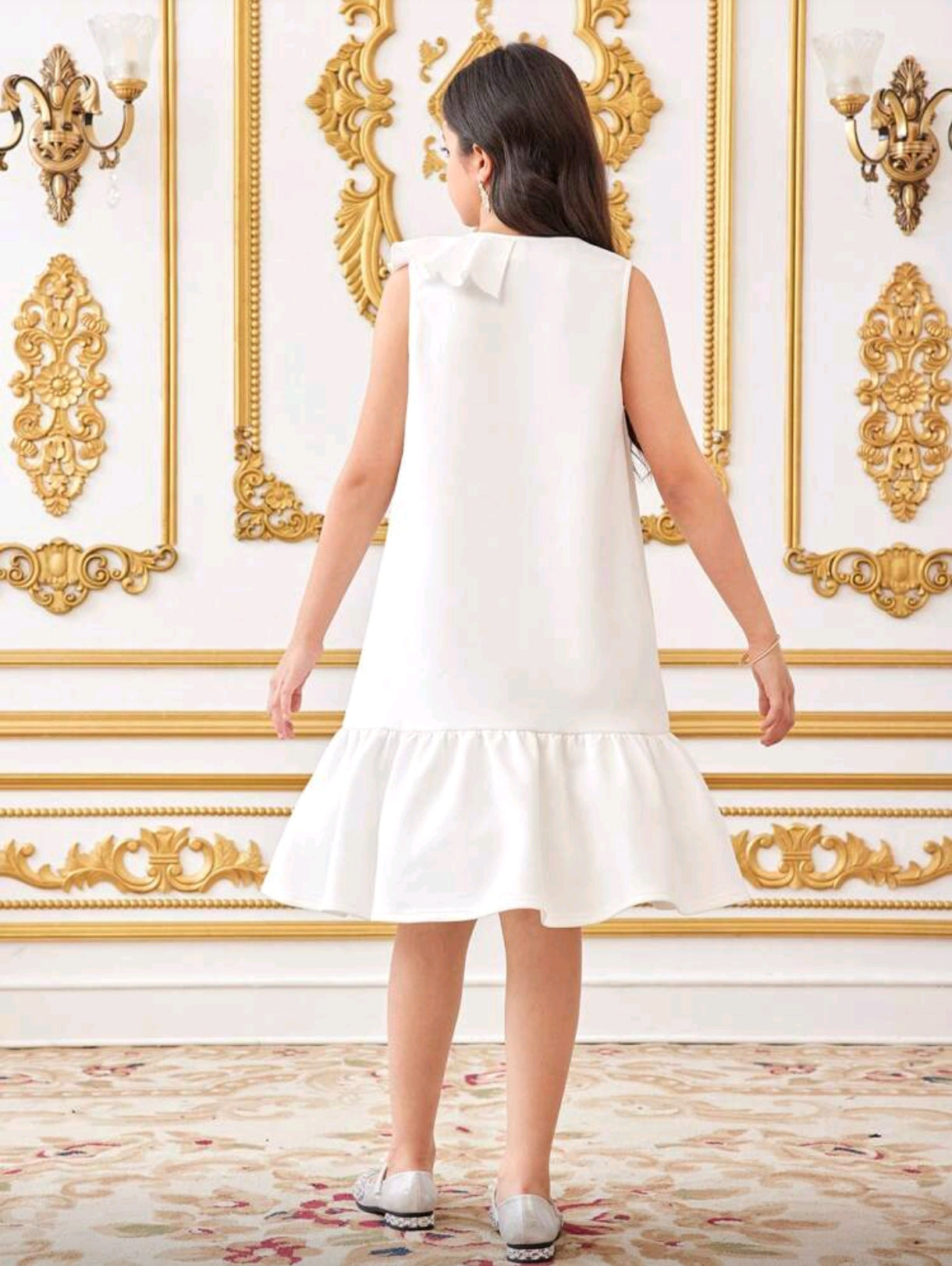 Vestido blanco con volados en el hombro y perlitas