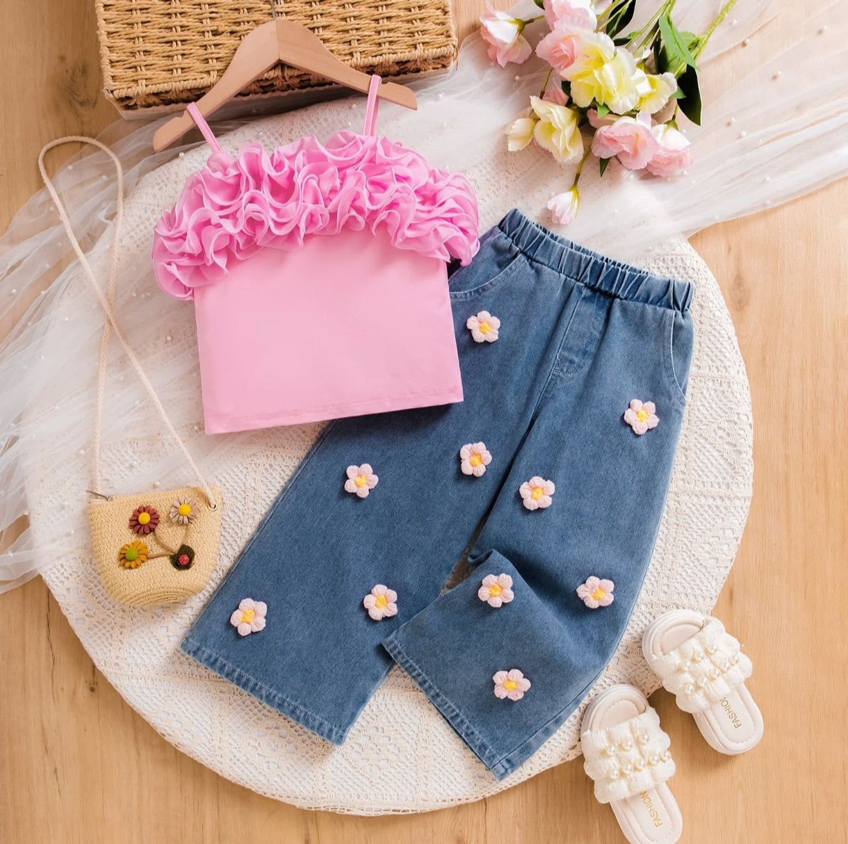 Blusita de tiritas + pantalón con flores