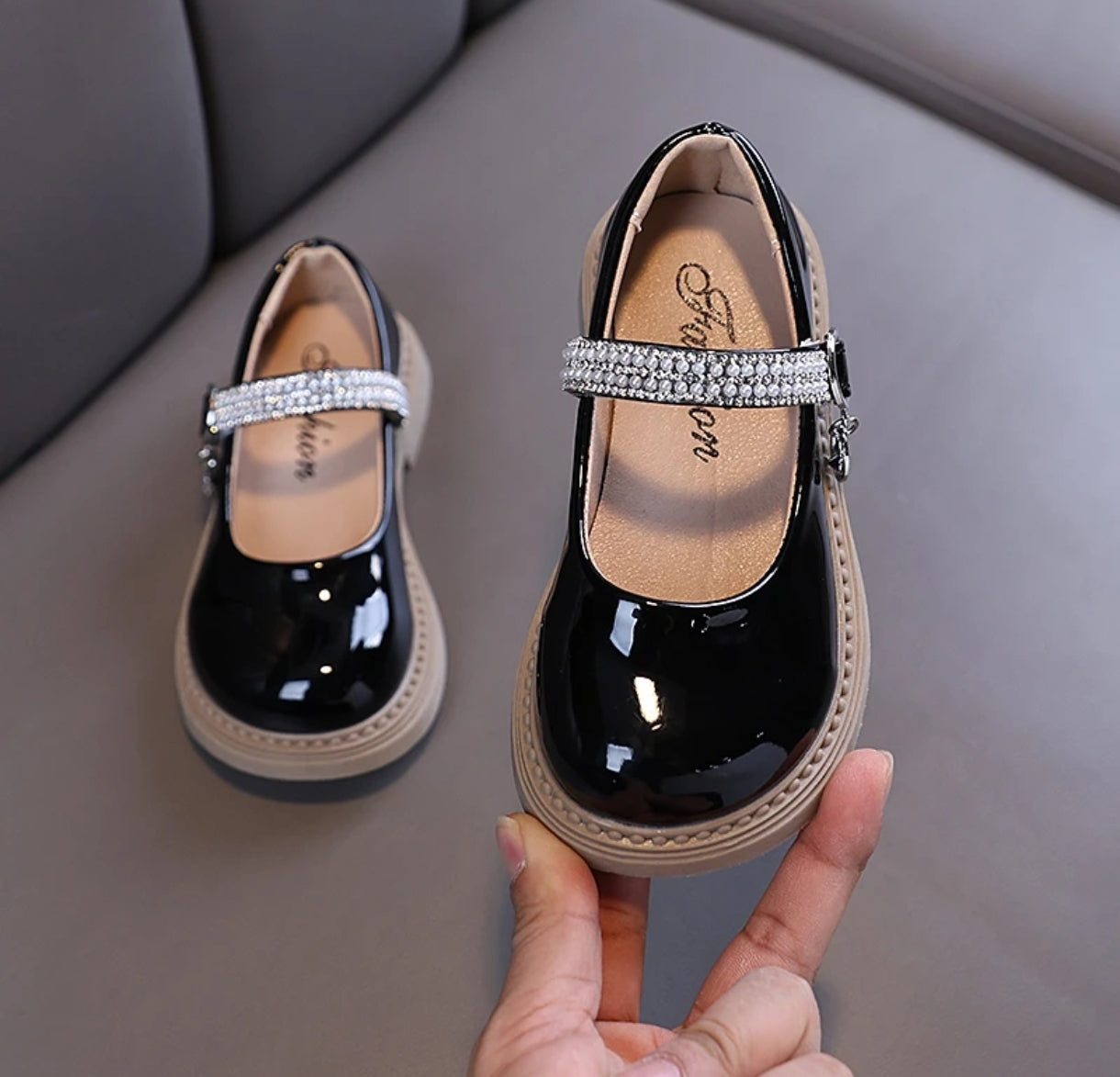 Acc.  Zapato con detalles en brillos
