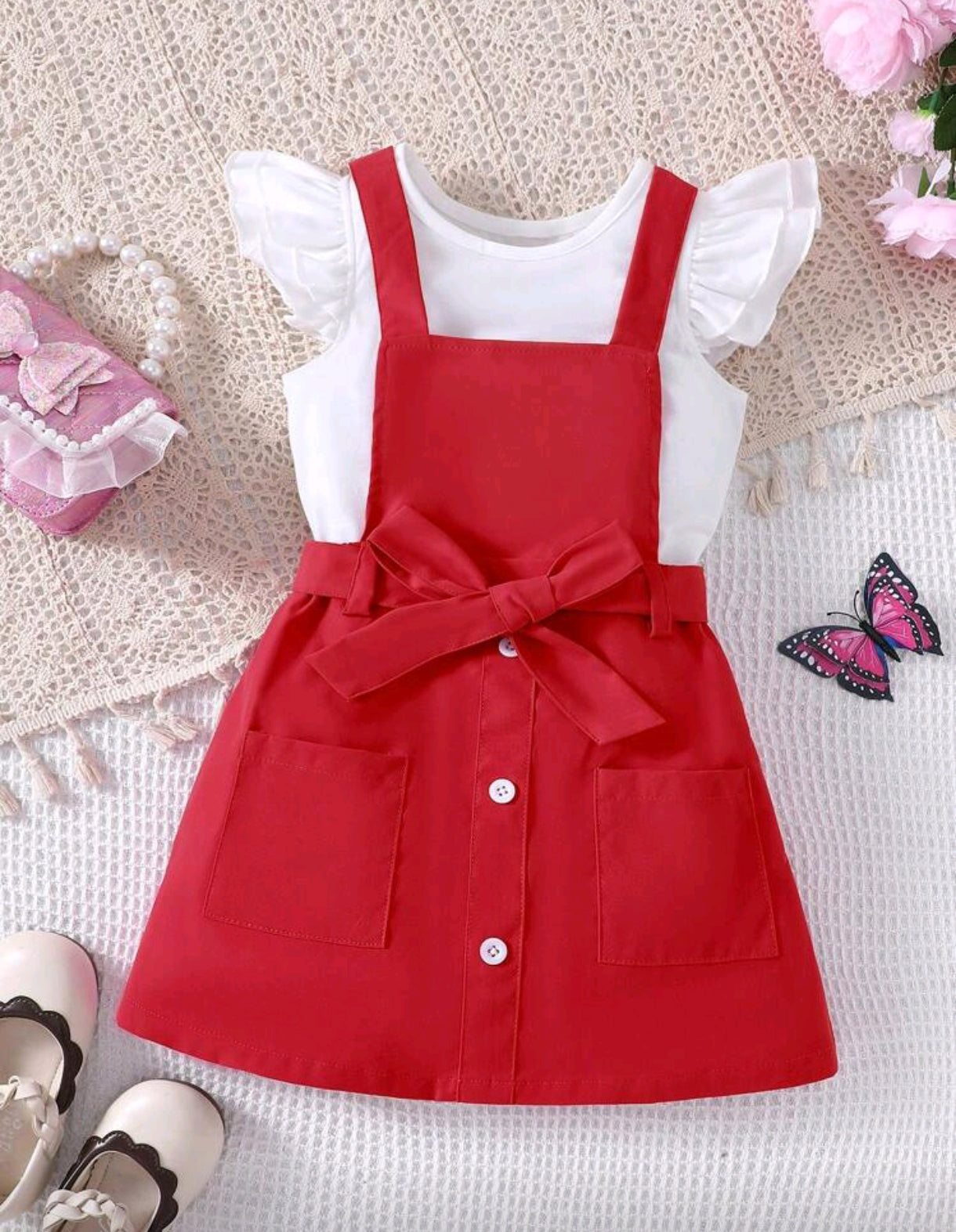 Blusa lisa + vestido jardinera