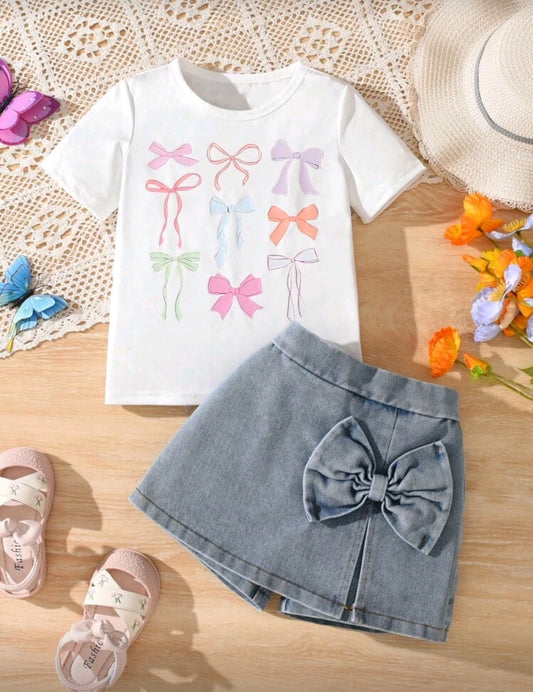 Remera con estampa de moños+ short pollera de Jeans