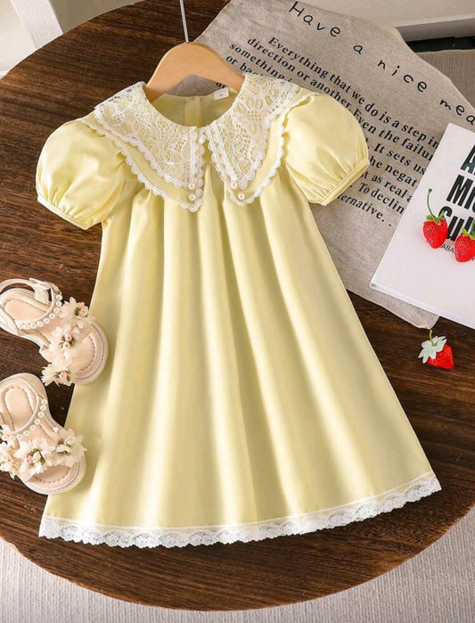 Vestido con mangas y renda