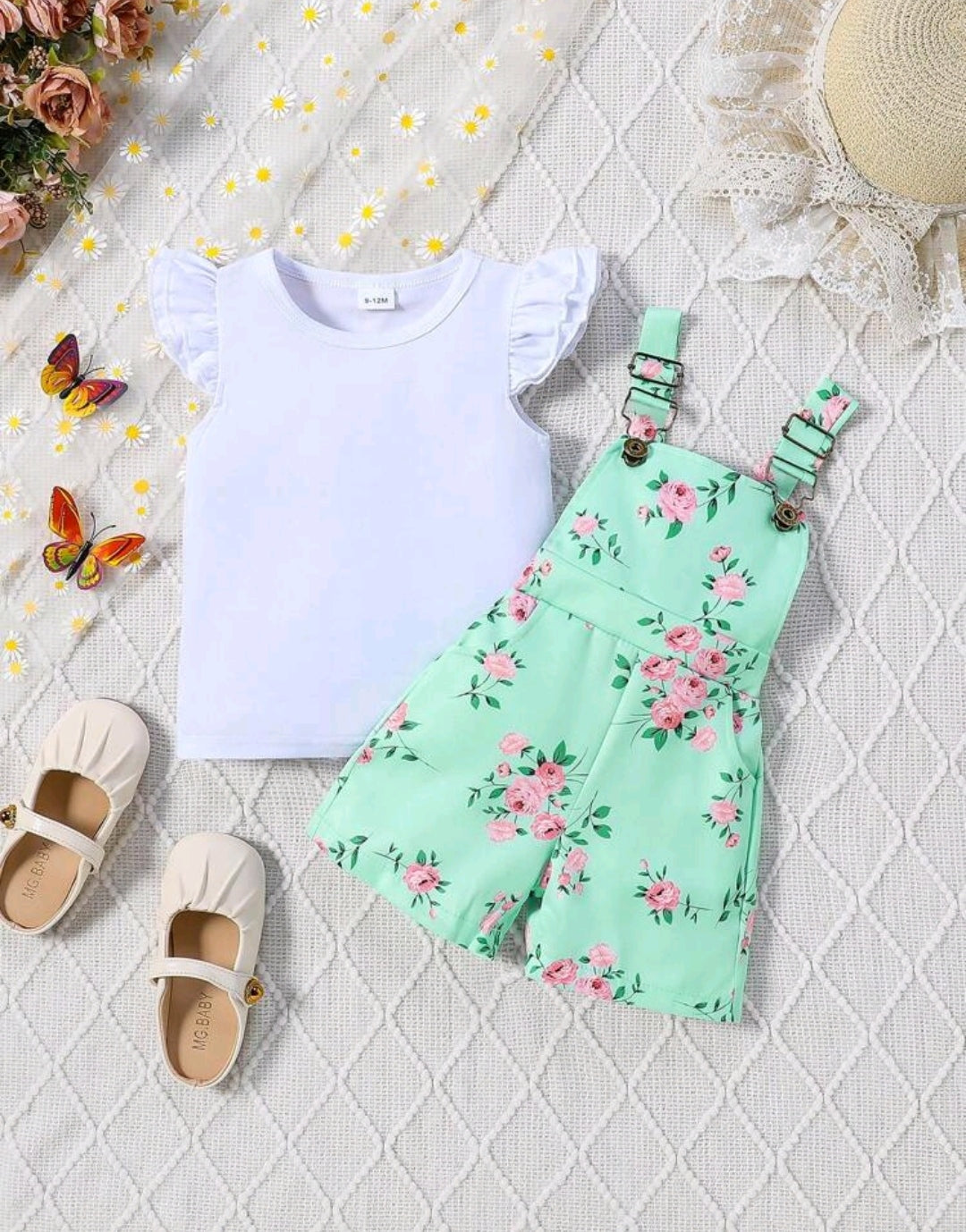 Blusa con detalles en la mangas + jardinera